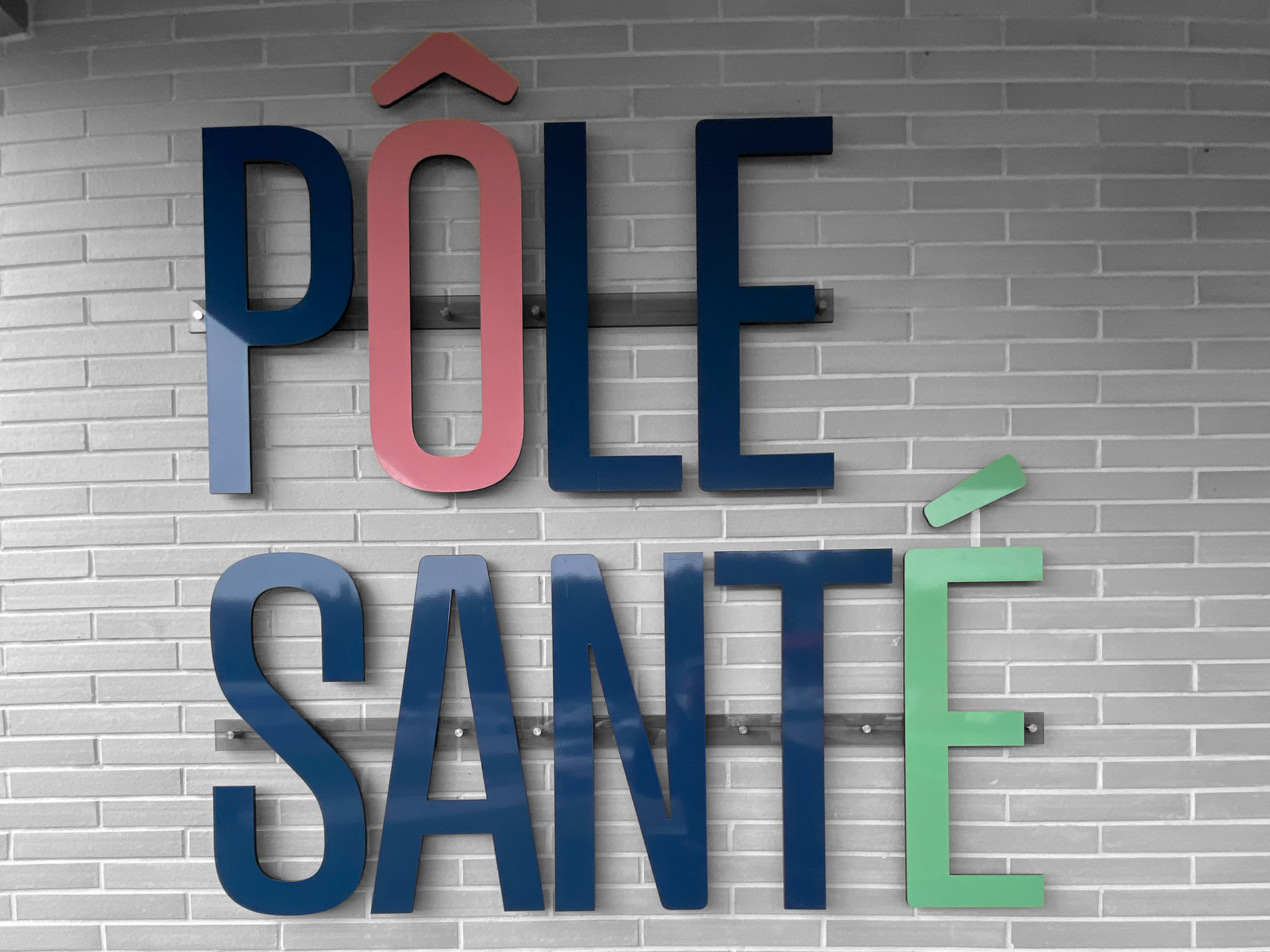 pole santé - enseigne